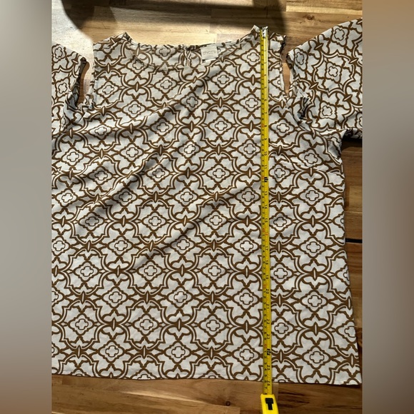 Chico’s Women’s Top | Brown / White Pattern Bell Sleeve Cold Shoulder| Size 3 - Picture 4 of 7